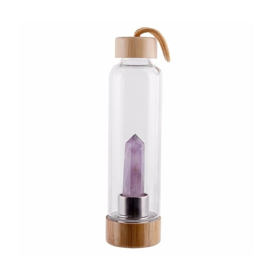 Crystal Infused Waterfles – Glazen Elixir Fles met Edelstenen & Bamboe Dop | Voor Energie, Balans en Bewuste Hydratatie