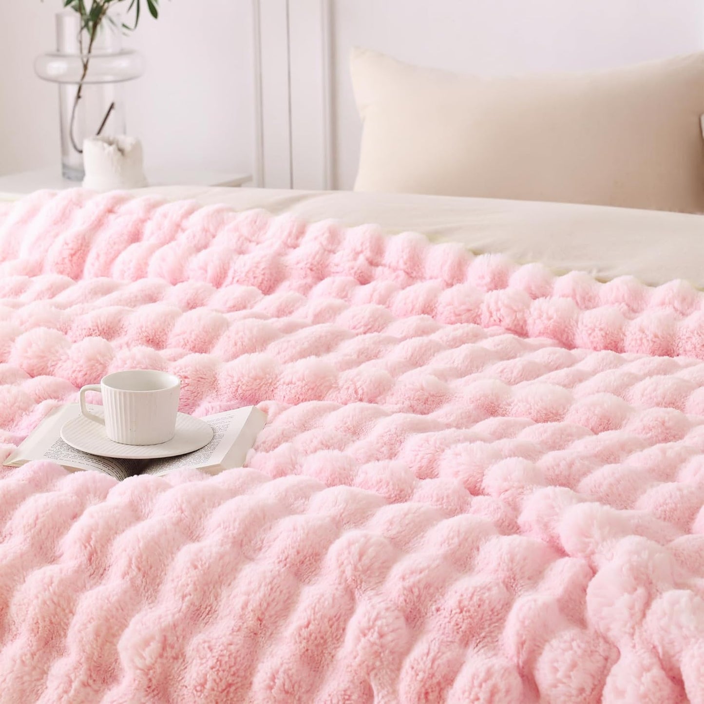 Heerlijk zachte, stijlvolle plaid die warmte, gezelligheid en elegantie samenbrengt.