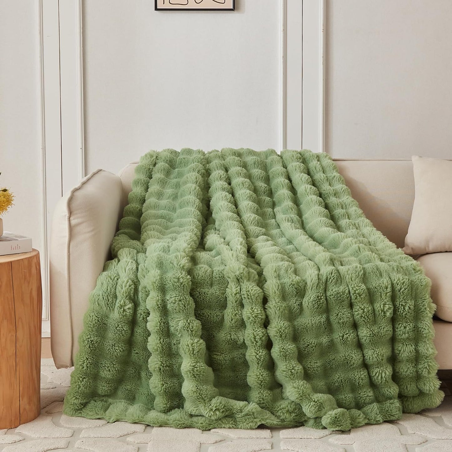 Heerlijk zachte, stijlvolle plaid die warmte, gezelligheid en elegantie samenbrengt.