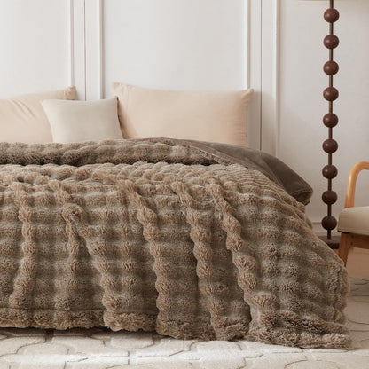 Heerlijk zachte, stijlvolle plaid die warmte, gezelligheid en elegantie samenbrengt.