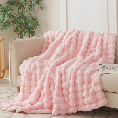 Heerlijk zachte, stijlvolle plaid die warmte, gezelligheid en elegantie samenbrengt.