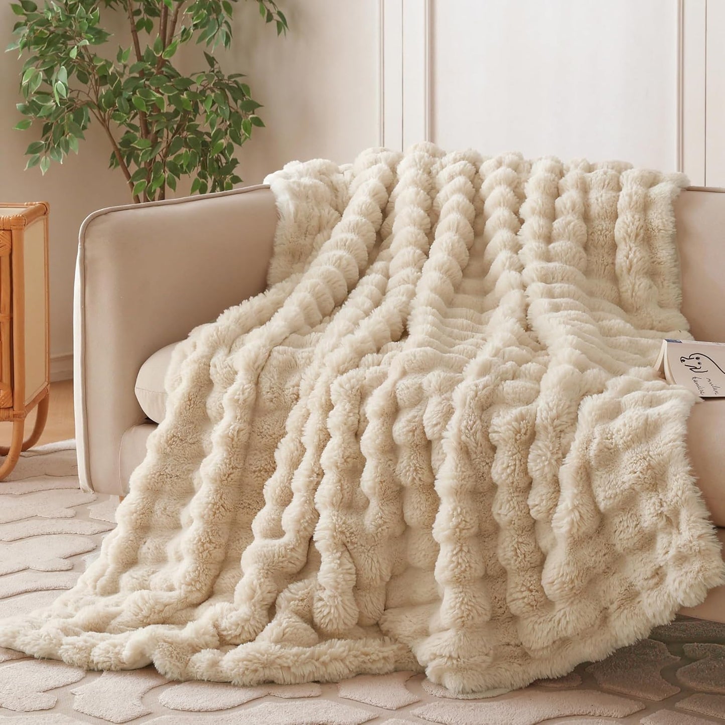 Heerlijk zachte, stijlvolle plaid die warmte, gezelligheid en elegantie samenbrengt.