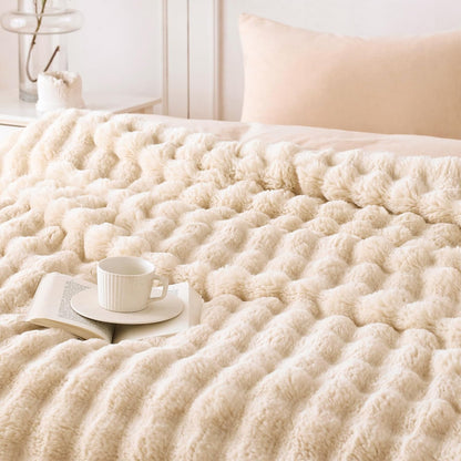 Heerlijk zachte, stijlvolle plaid die warmte, gezelligheid en elegantie samenbrengt.