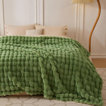 Heerlijk zachte, stijlvolle plaid die warmte, gezelligheid en elegantie samenbrengt.