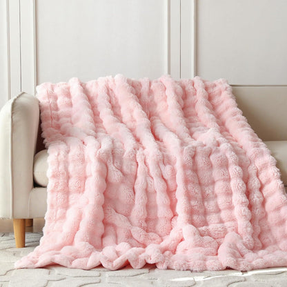 Heerlijk zachte, stijlvolle plaid die warmte, gezelligheid en elegantie samenbrengt.