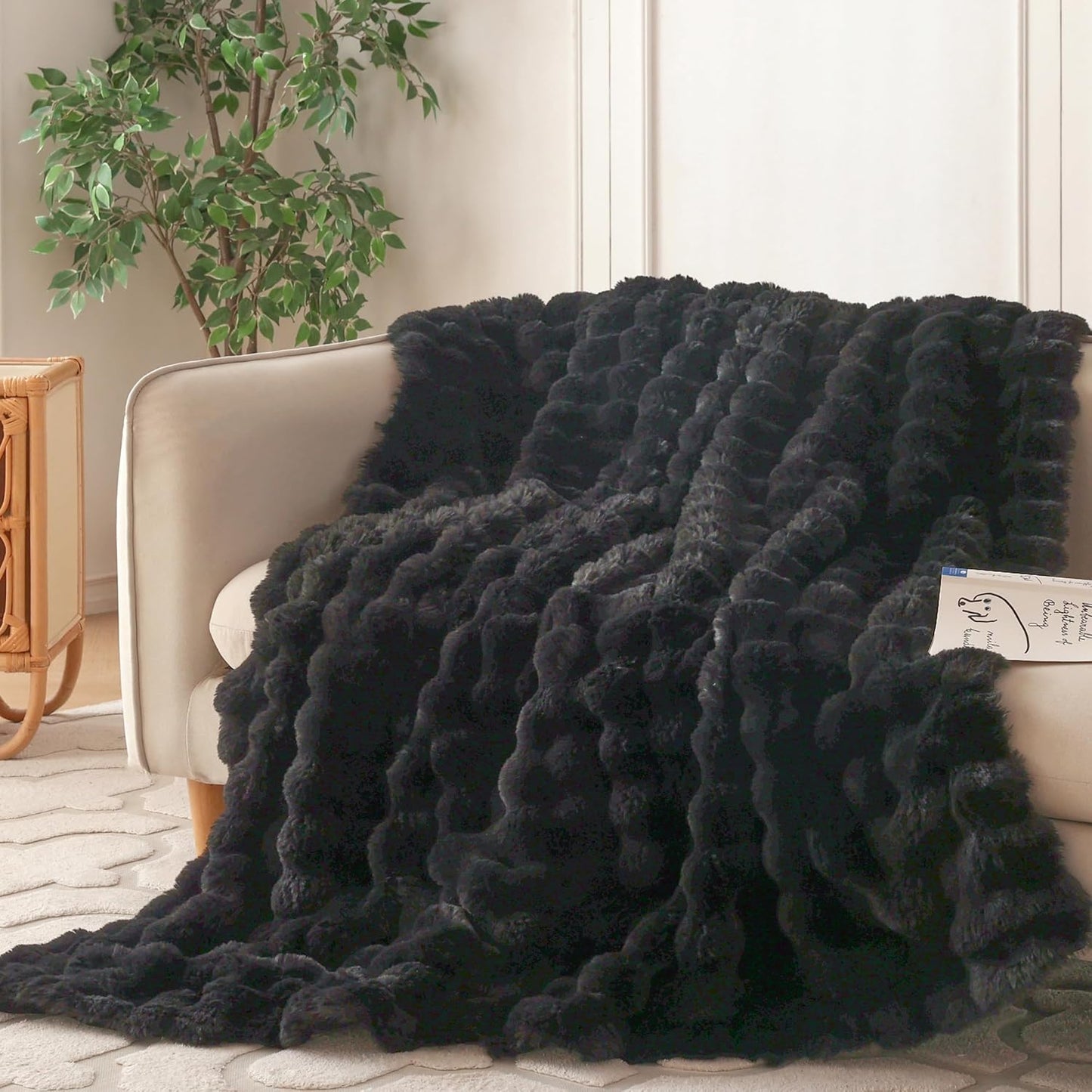 Heerlijk zachte, stijlvolle plaid die warmte, gezelligheid en elegantie samenbrengt.