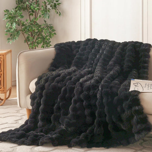 Heerlijk zachte, stijlvolle plaid die warmte, gezelligheid en elegantie samenbrengt.