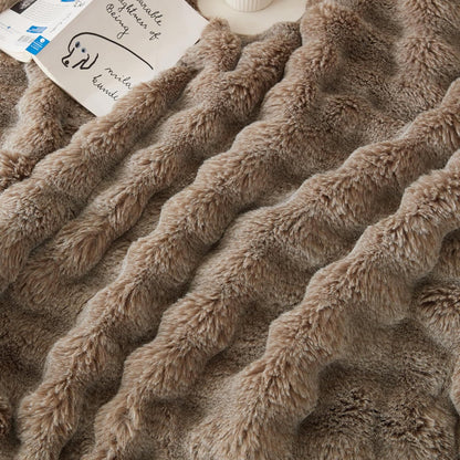 Heerlijk zachte, stijlvolle plaid die warmte, gezelligheid en elegantie samenbrengt.