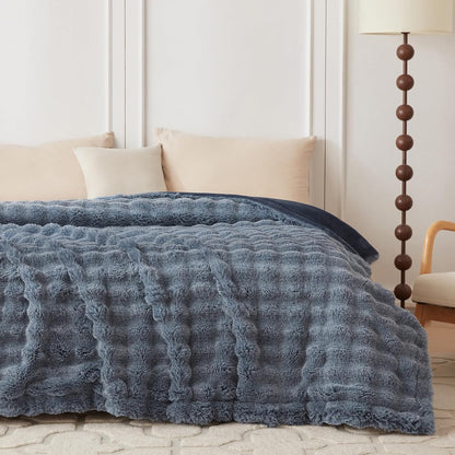 Heerlijk zachte, stijlvolle plaid die warmte, gezelligheid en elegantie samenbrengt.