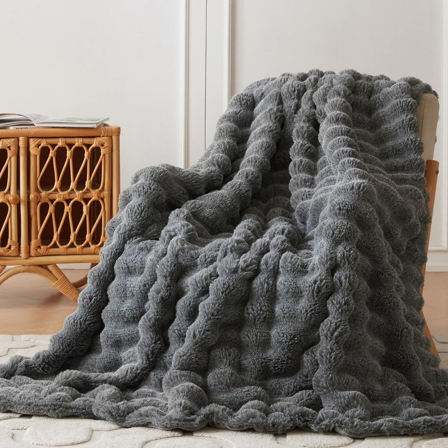 Heerlijk zachte, stijlvolle plaid die warmte, gezelligheid en elegantie samenbrengt.